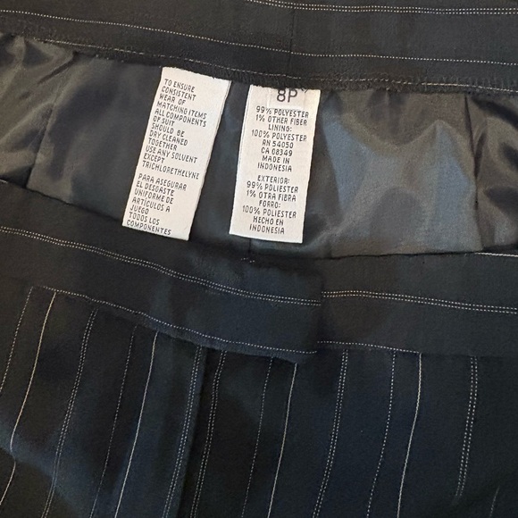 Jones New York Black Pinstripe Women’s Suit - Picture 10 of 10